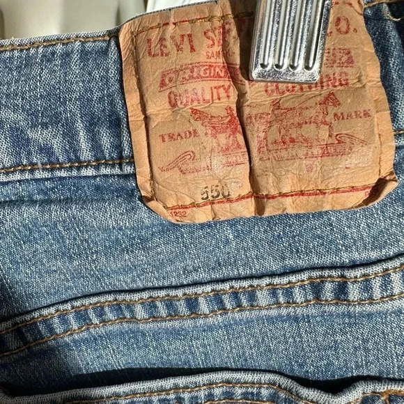 Levi’s 550 Denim Shorts - Picture 4 of 7